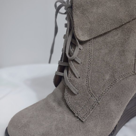 Lucky Brand Boots - Picture 2 of 3